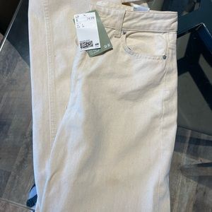NWT Straight Jeans in Shell